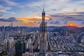 旭東圍擋廠家祝賀，深圳又一高樓388米 順利封頂 ！