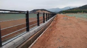 圍擋廠家-鋼結(jié)構(gòu)圍擋c4款助力深汕工地建設發(fā)展